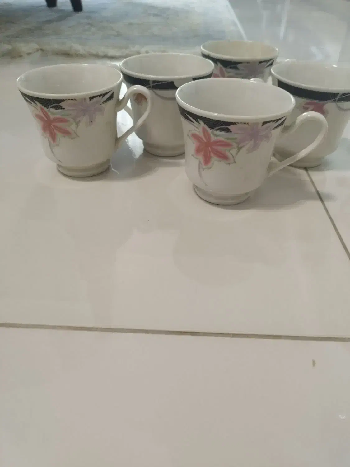 فنجان نعلبکی چینی قدیم ۵عددو ۷عدد هم فنجان تک|فعالیت داوطلبانه|لاهیجان, قیام|دیوار