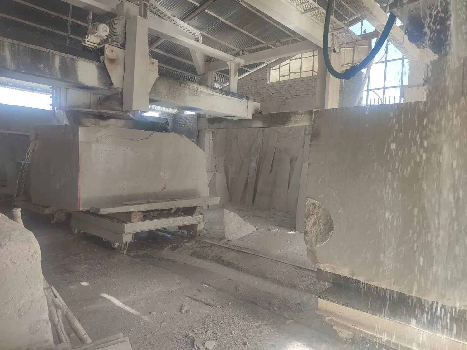 نیازمند کارگر ساده جهت کار در سنگبری|استخدام صنعتی، فنی، مهندسی|بروجرد, |دیوار