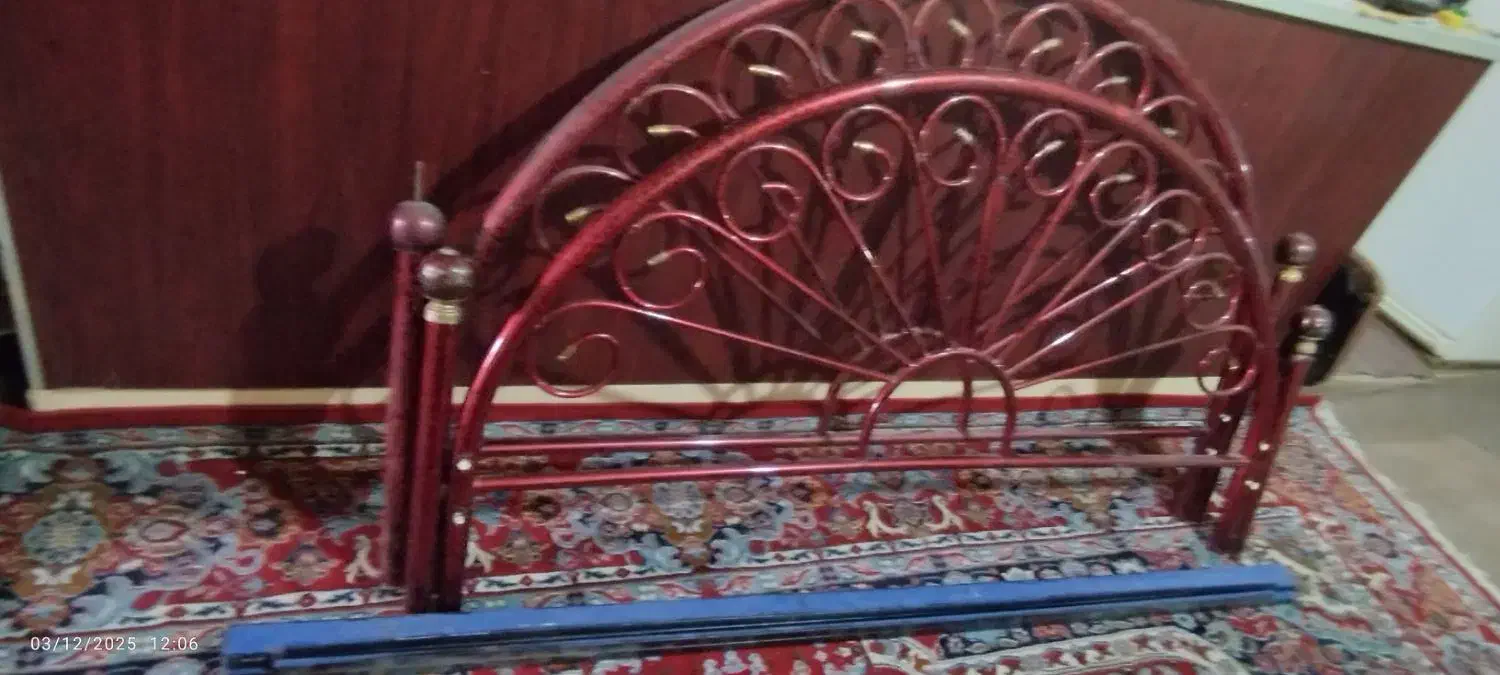 تخت فلزی فرفوژه 2نفردست دوم|تخت و سرویس خواب|اهواز, کوی جواهری|دیوار