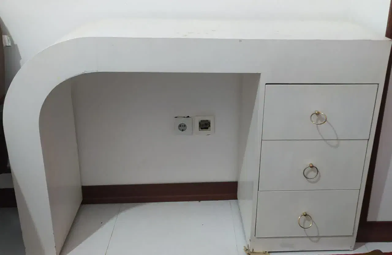 میز تحریر و ناخن چوبی 800 تومان|میز تحریر و کامپیوتر|مشکیندشت, |دیوار