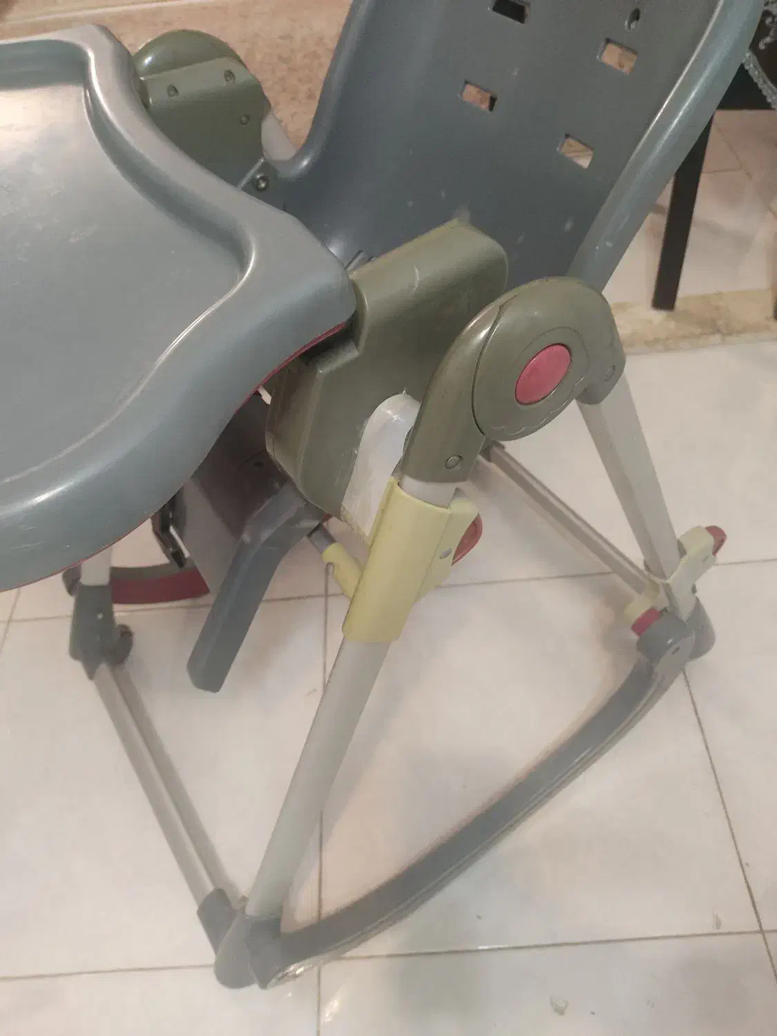 صندلی غذای پیرگاردین|تخت و صندلی بچه|قم, شاه سید علی|دیوار