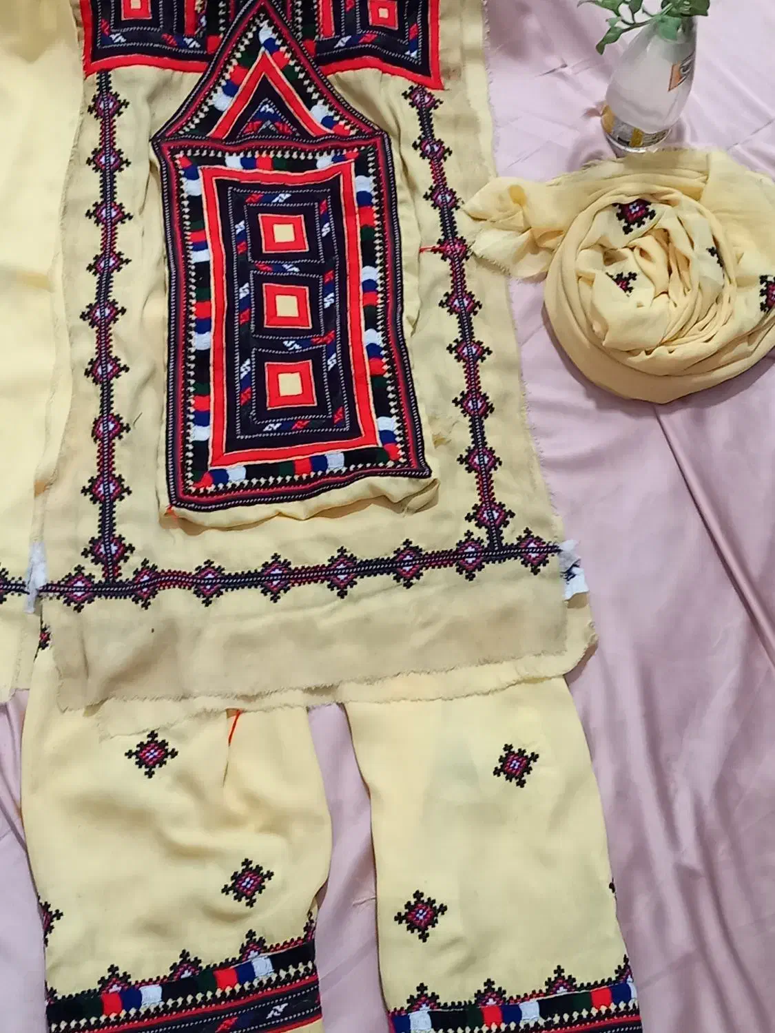 لباس دست دوچ تن نشده|لباس|سراوان, |دیوار