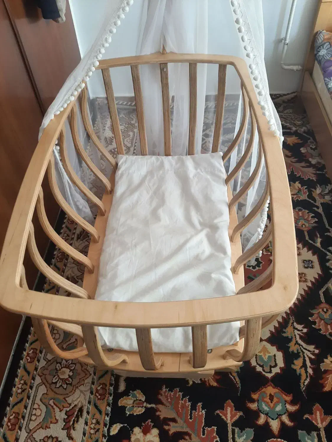 تخت نوزاد کنار مادر / جنس چوب ترک|تخت و صندلی بچه|قزوین, |دیوار