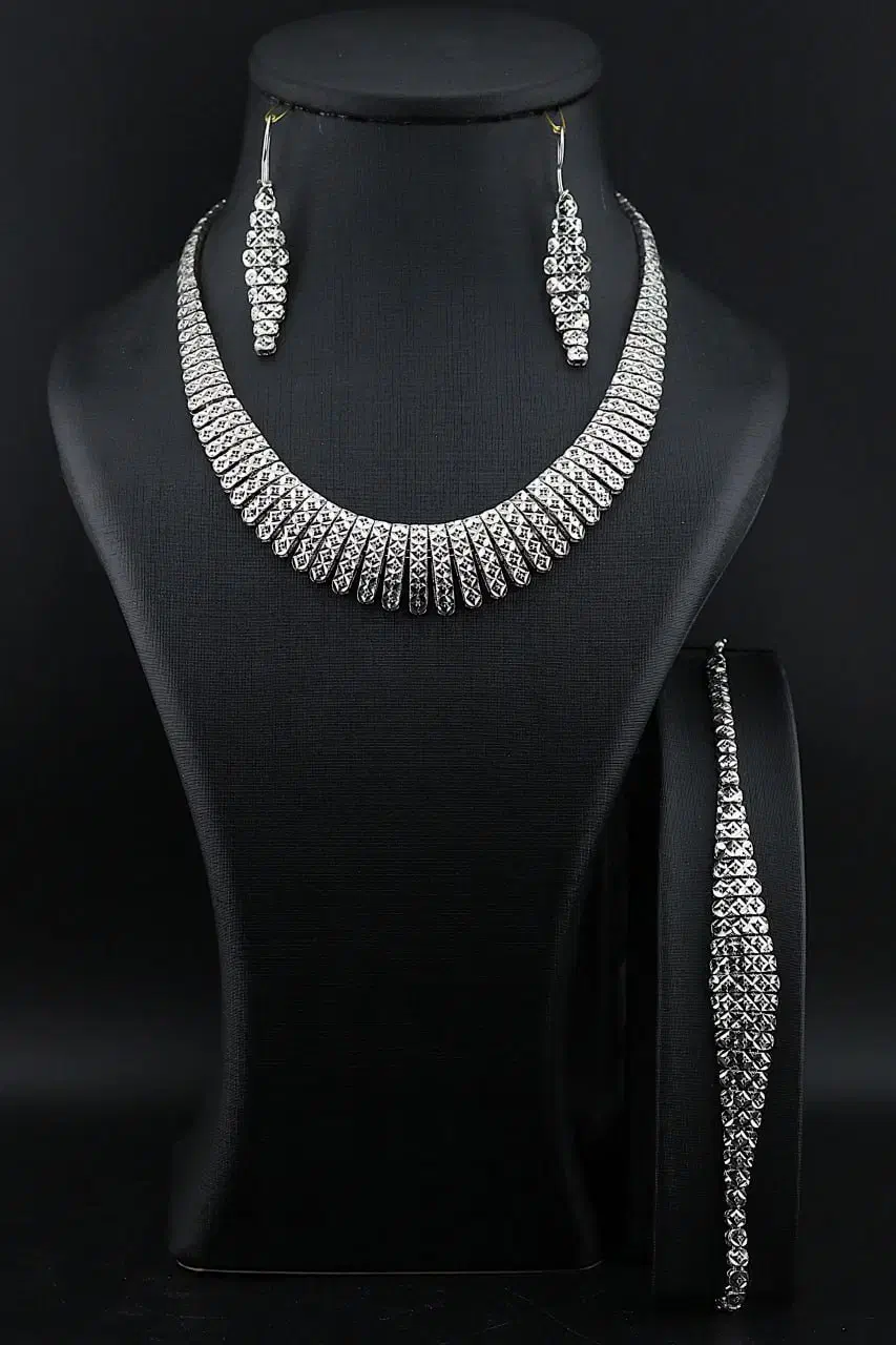 استخدام در کارگاه ساخت زیورآلات نقره(ایرانی،اتباع)|استخدام صنعتی، فنی، مهندسی|قم, انصار‌الحسین|دیوار