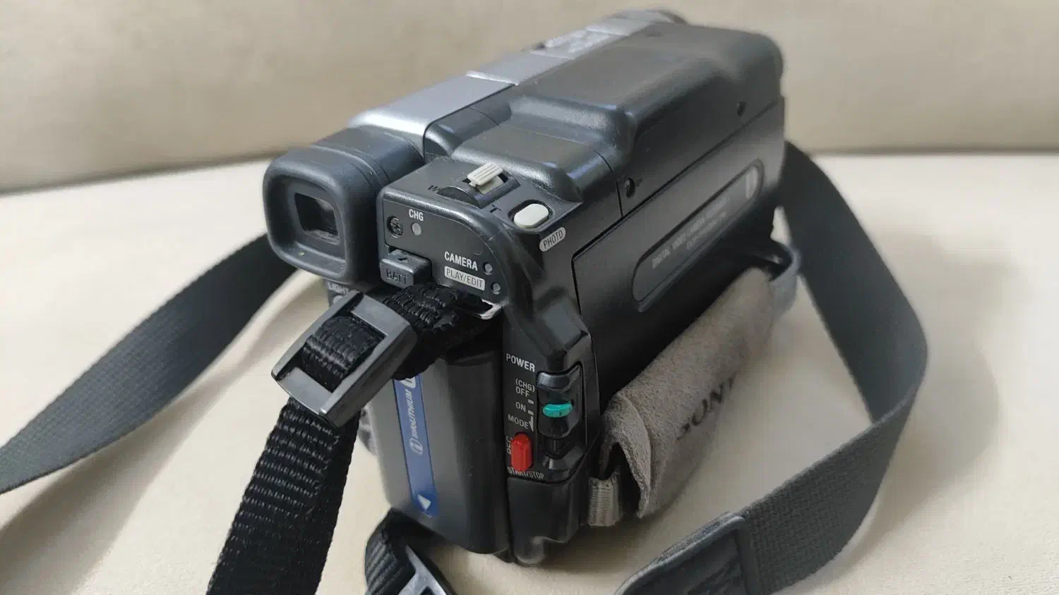 نوهست|دوربین عکاسی و فیلم‌برداری|گلبهار, شهر جدید گلبهار|دیوار