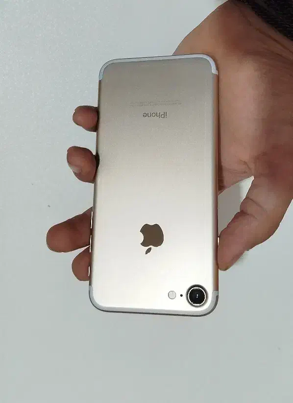 گوشی آیفون 7 رنگ گلد 128 تمیز|موبایل|زابل, |دیوار