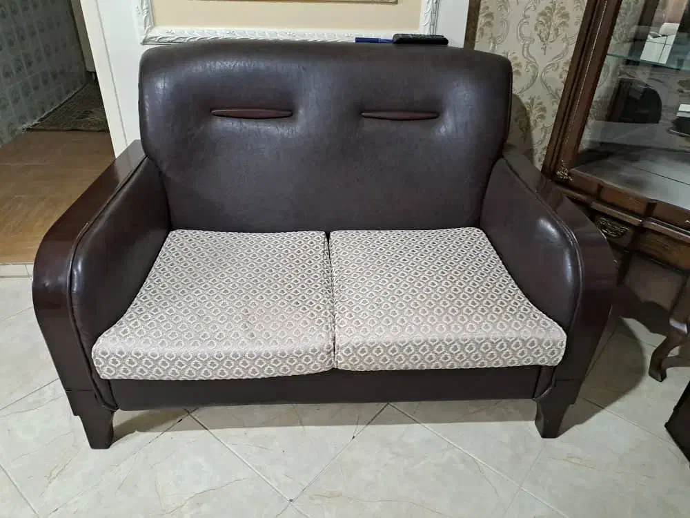 مبلمان 7 نفره دارای یه 3نفره و یه دونفره دوتا|مبلمان خانگی و میز عسلی|بروجرد, |دیوار