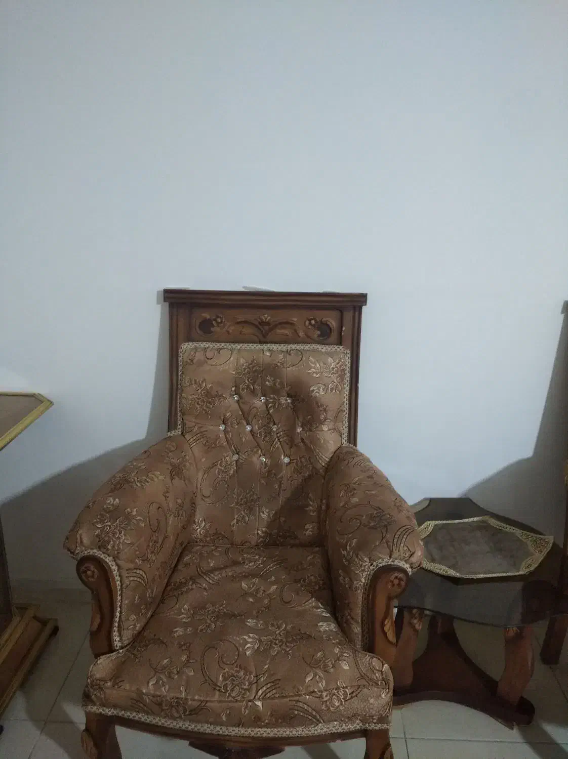 مبل سلطنتی همراه میزغذاخوری|مبلمان خانگی و میز عسلی|گلستان (تهران), |دیوار