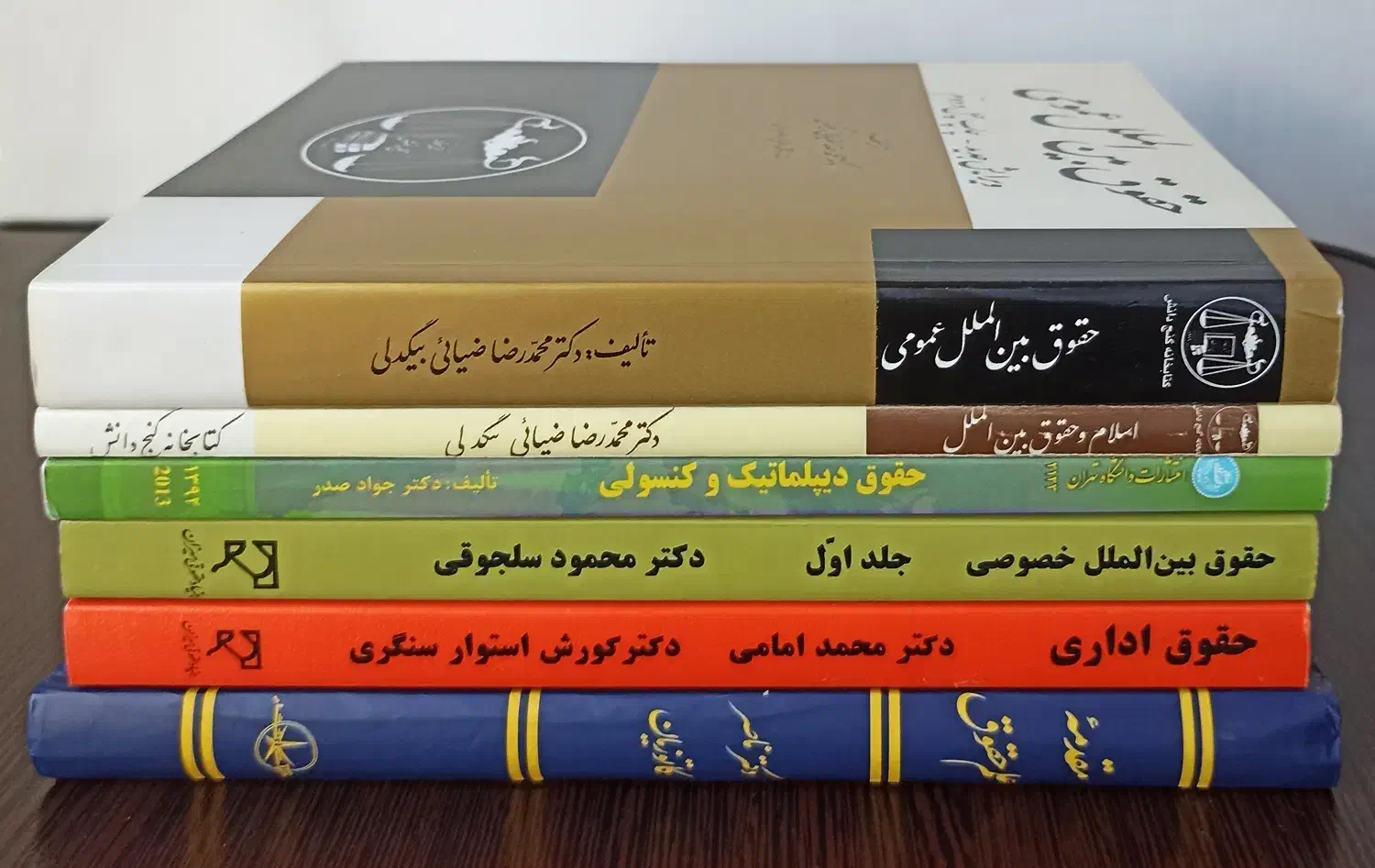 کتاب های دانشگاهی حقوق و علوم سیاسی|کتاب و مجله آموزشی|تهران, منیریه|دیوار