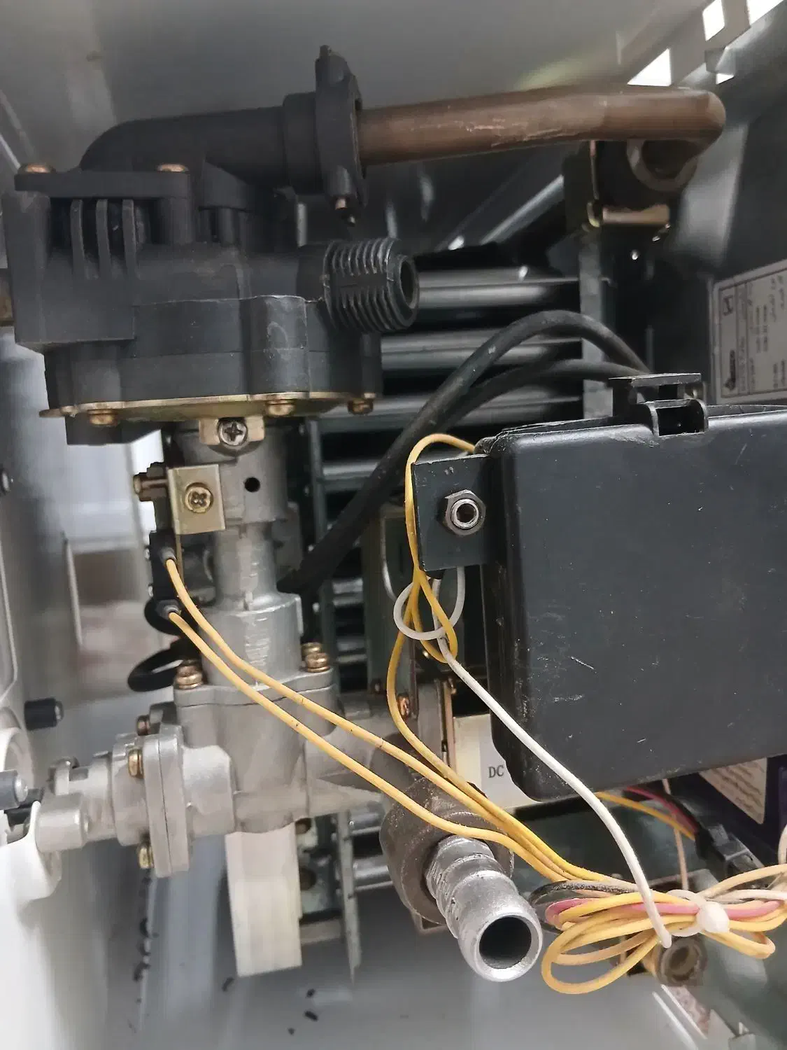 آبگرمکن بوتانB4215i Turbo|آبگرمکن، پکیج، شوفاژ|پاکدشت, شهرک امام رضا|دیوار