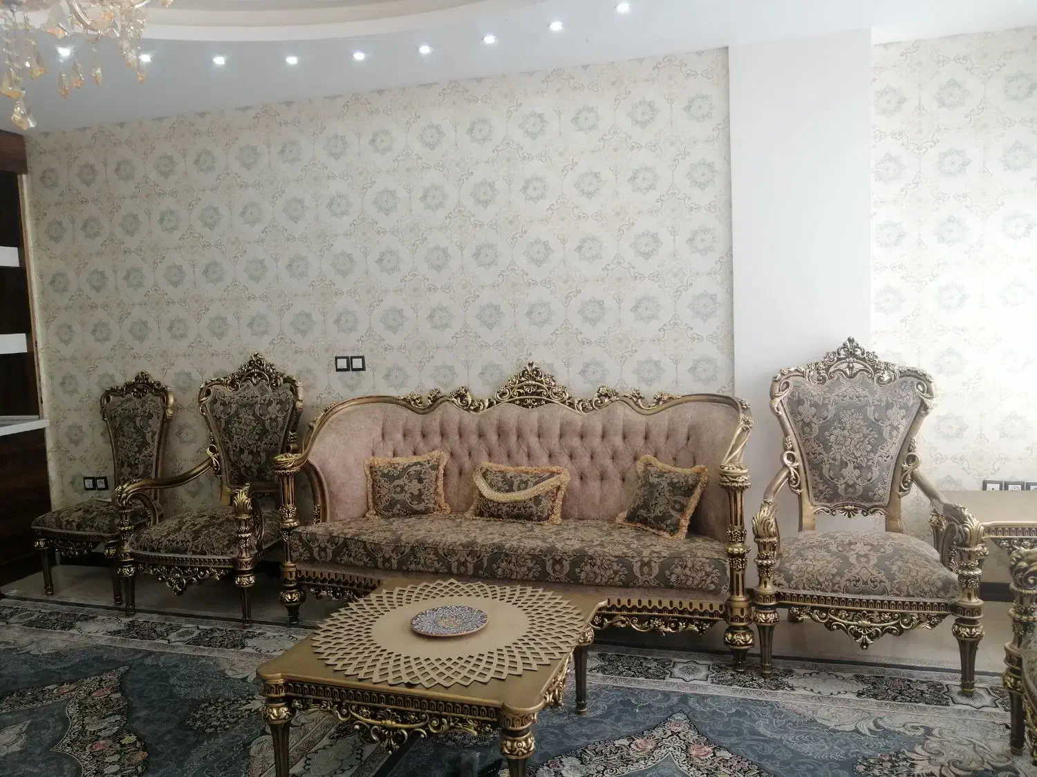 مبل سلطنتی|مبلمان خانگی و میز عسلی|شیراز, شهرک صدا و سیما|دیوار