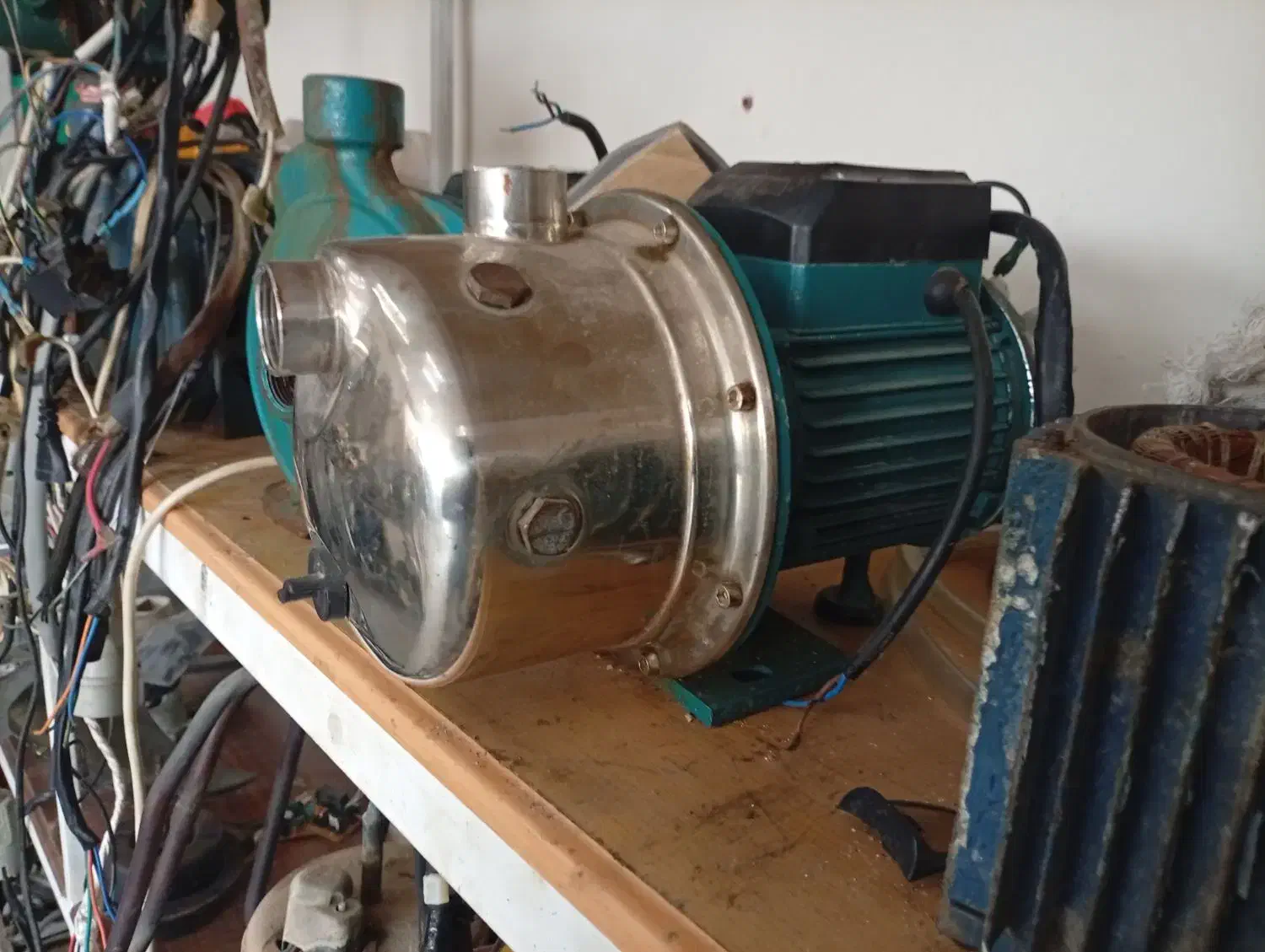 فروش و سیم پیچی وتعمیر انواع پمپ آب وکفکش|سایر لوازم برقی|کیش, |دیوار