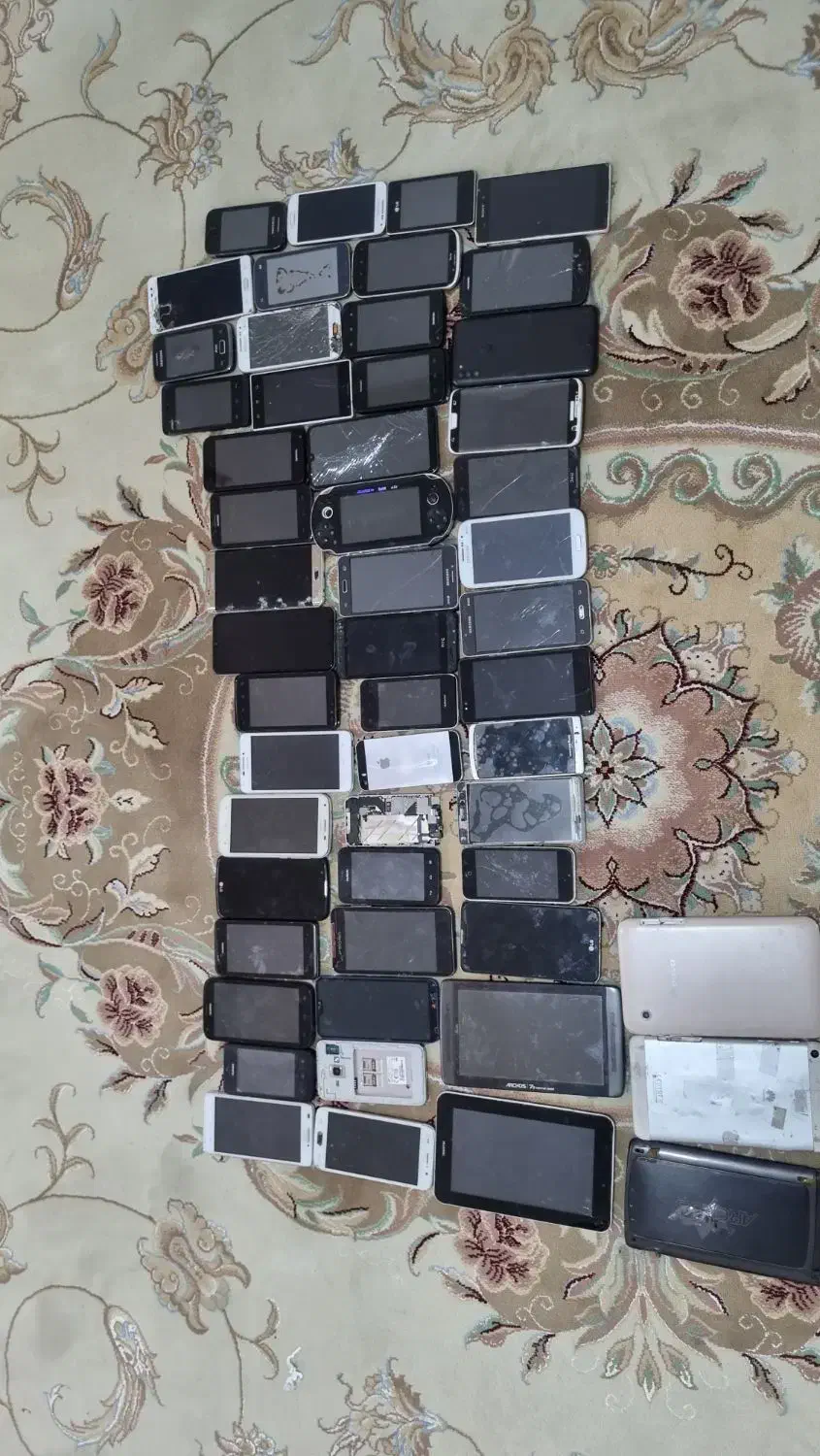 گوشی ساده قدیمی . ۲۰۰ عدد اصلی .۵۰عدد لمسی|موبایل|ماهدشت, |دیوار