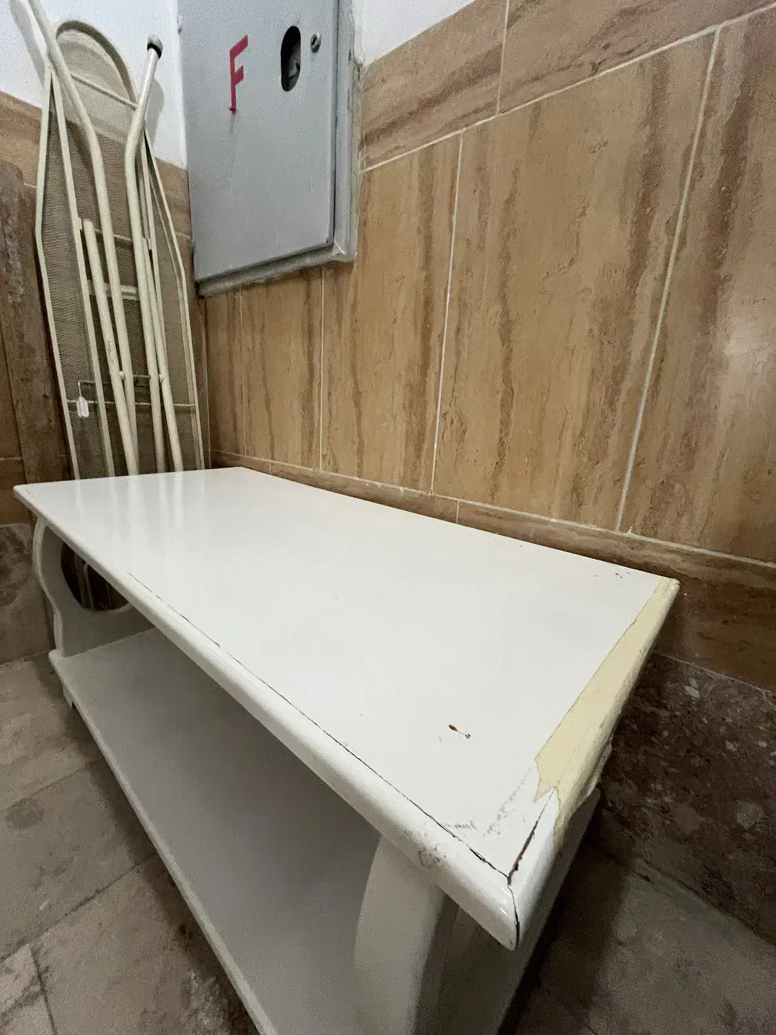 میز جلو مبلی چوبی|مبلمان خانگی و میز عسلی|قم, میرزائیه|دیوار