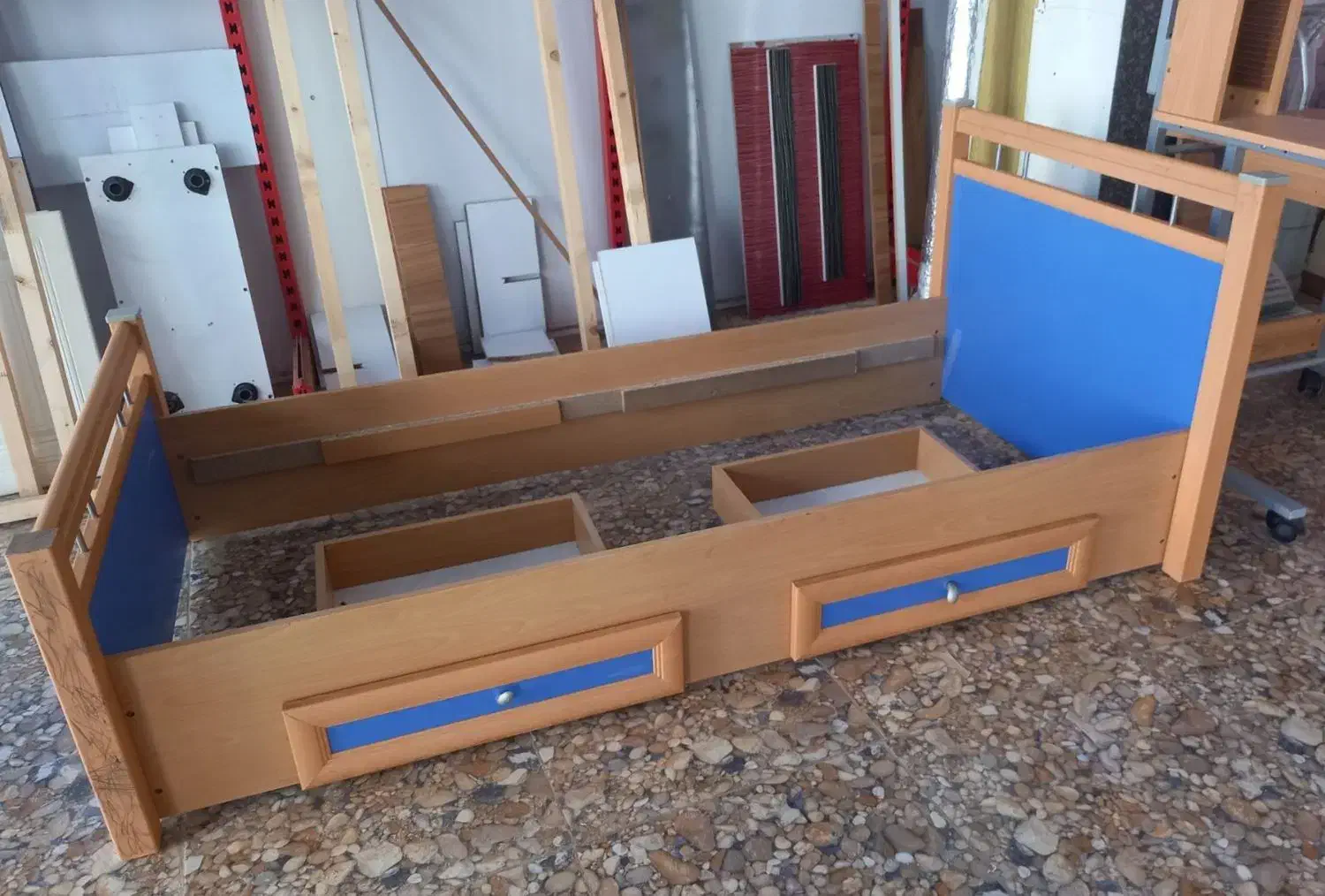 تخت خواب چوبی پسرانه یک نفره|تخت و سرویس خواب|آبدانان, |دیوار