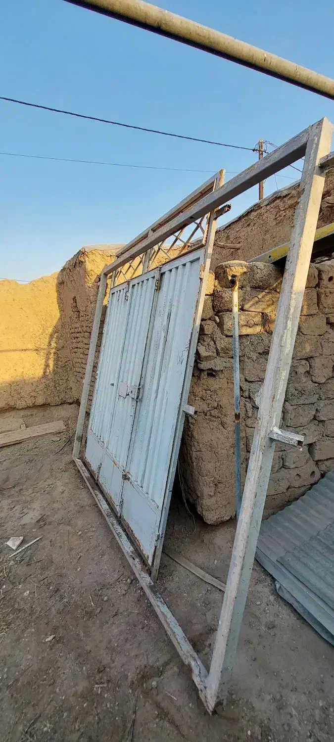 درب حیاط سه ۳لنگه و نرده حفاظ|مصالح و تجهیزات ساختمان|مبارکه, |دیوار