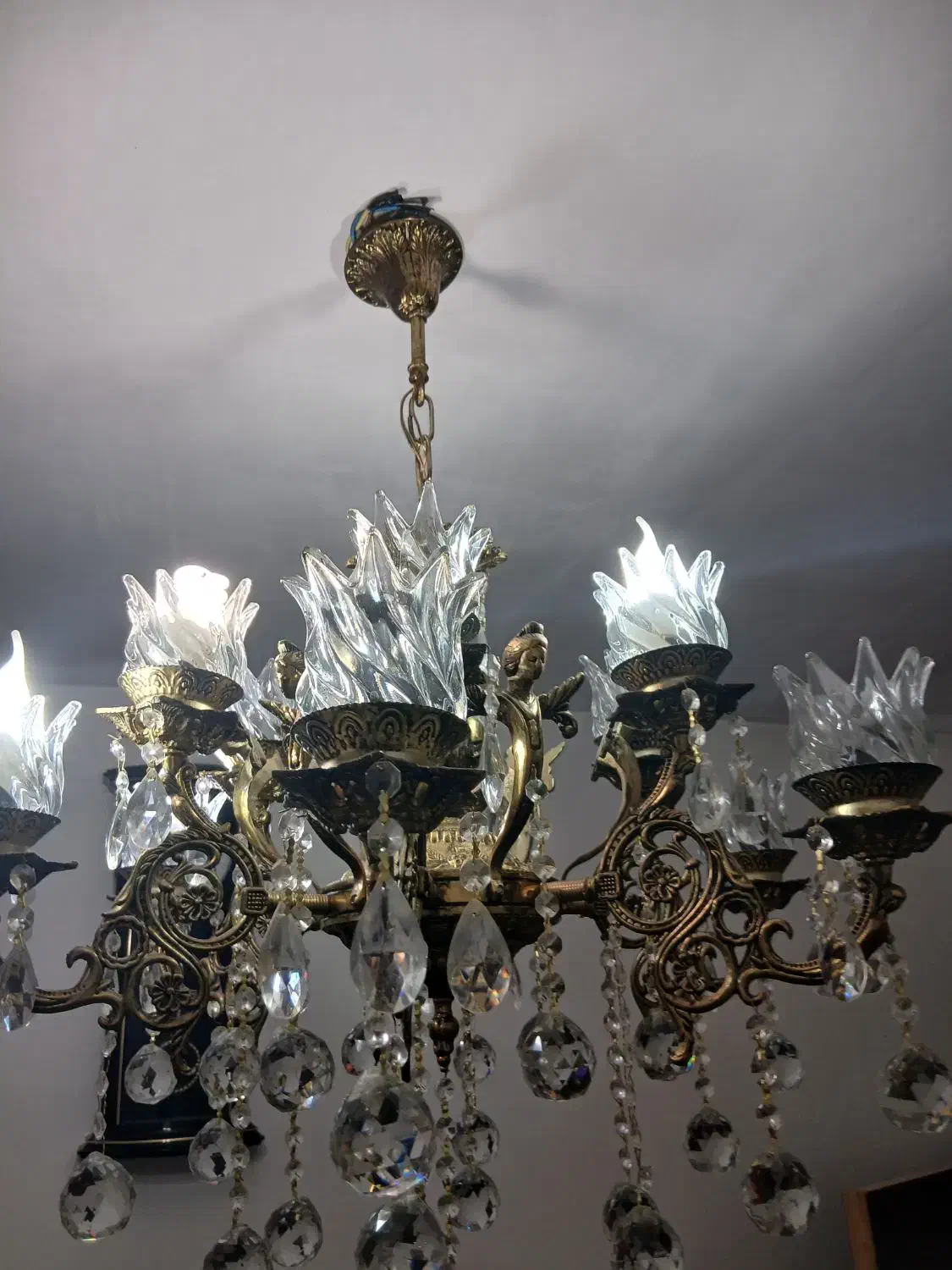 لوستر برنزی|لوستر و چراغ آویز|خسروشاه, |دیوار