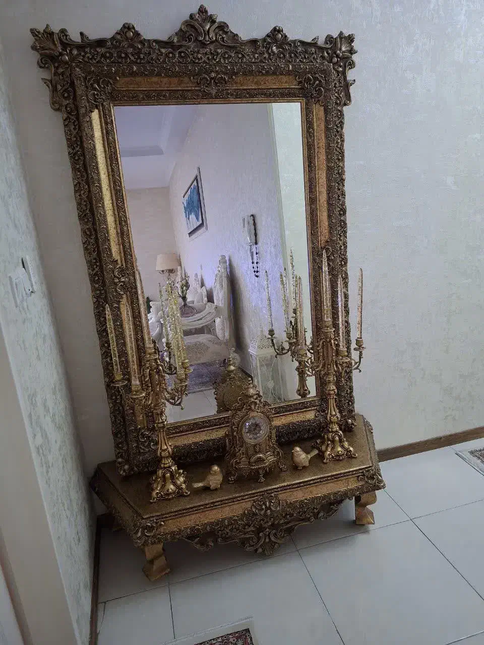 آینه و میز چوبی.|بوفه، ویترین، کنسول|تهران, اتابک|دیوار