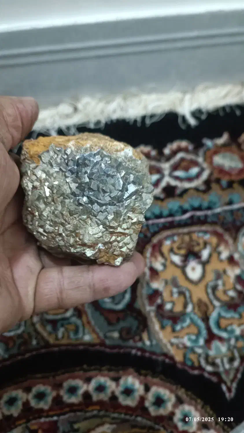 سنگ  معدنی وچند عدد گوشی قدیمی  سالم  وخراب|کلکسیون و سرگرمی|بیرجند, |دیوار