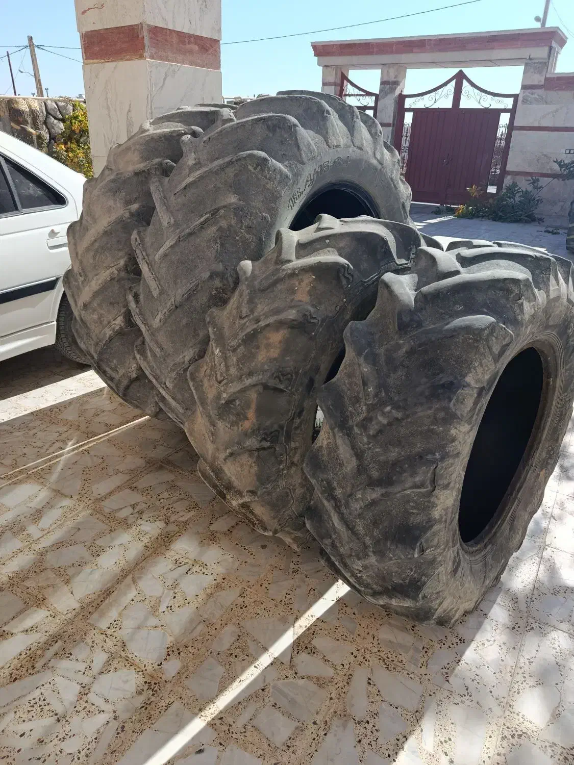 لاستیک تراکتور چهار سیلندر و شش سیلندر در شیراز|قطعات یدکی و لوازم جانبی|زاهدان, |دیوار