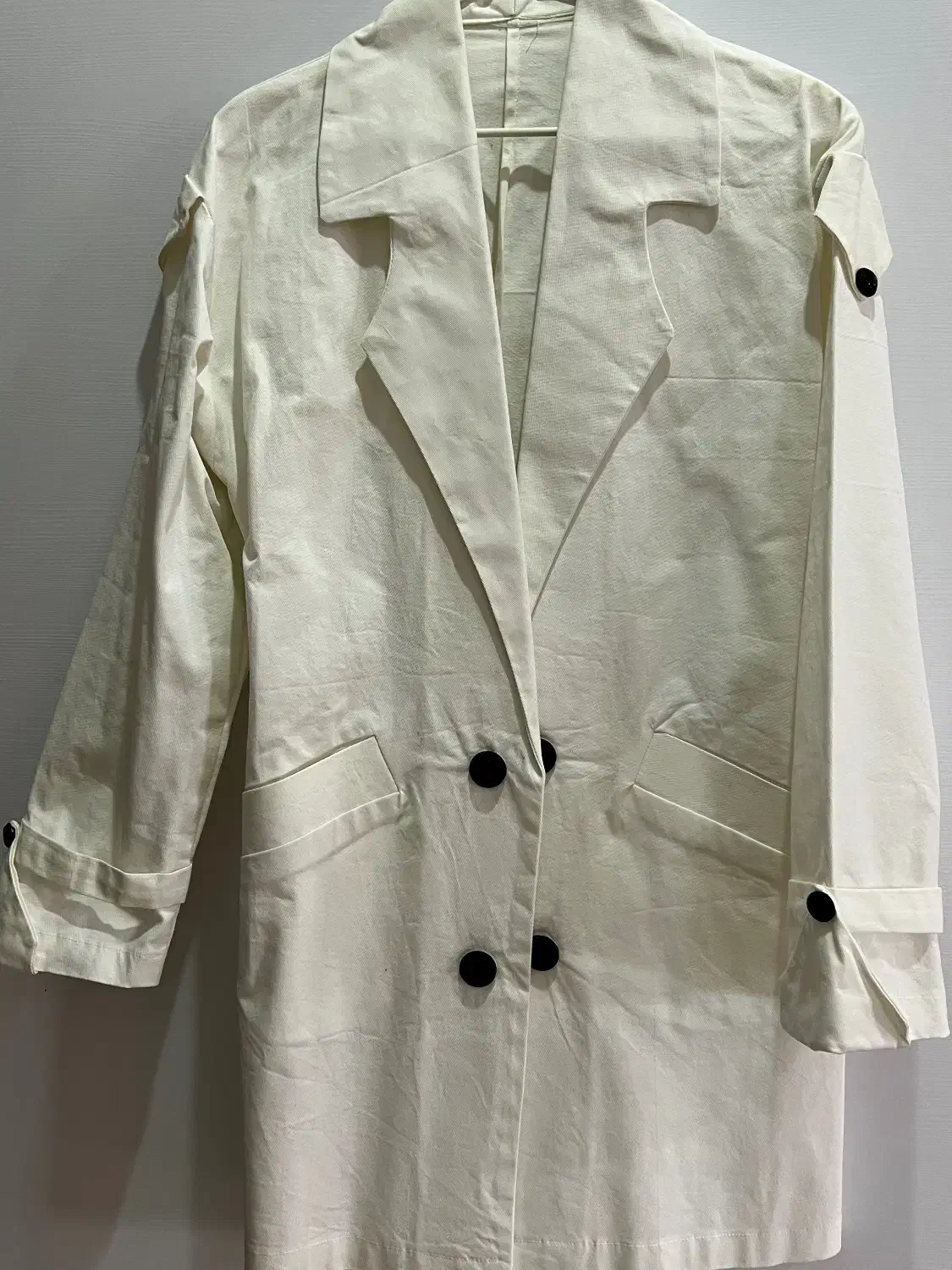 کت سفید|لباس|چالوس, |دیوار