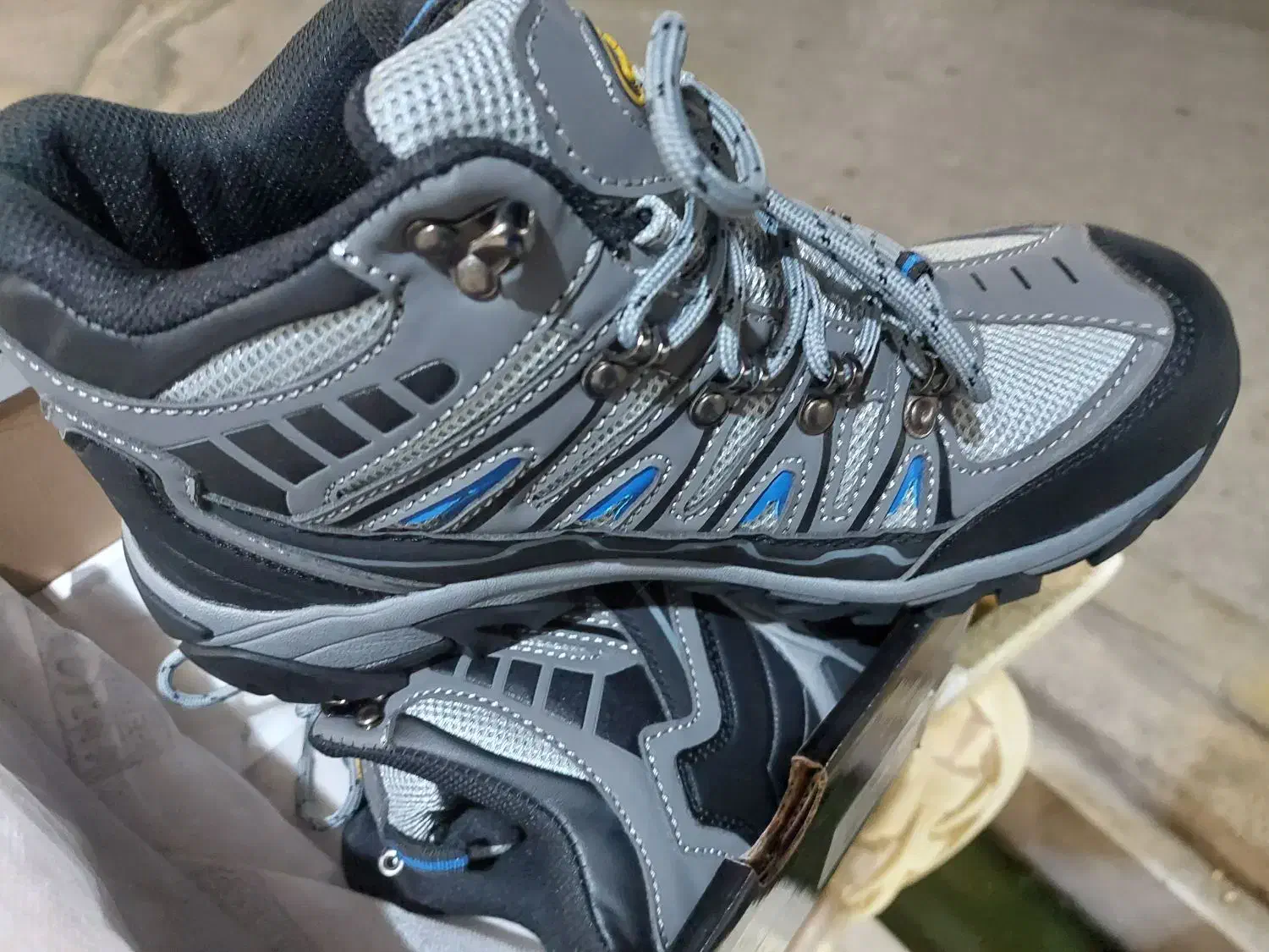 کفش ایمنی خارجی 42 و43|کیف، کفش، کمربند|بوشهر, |دیوار