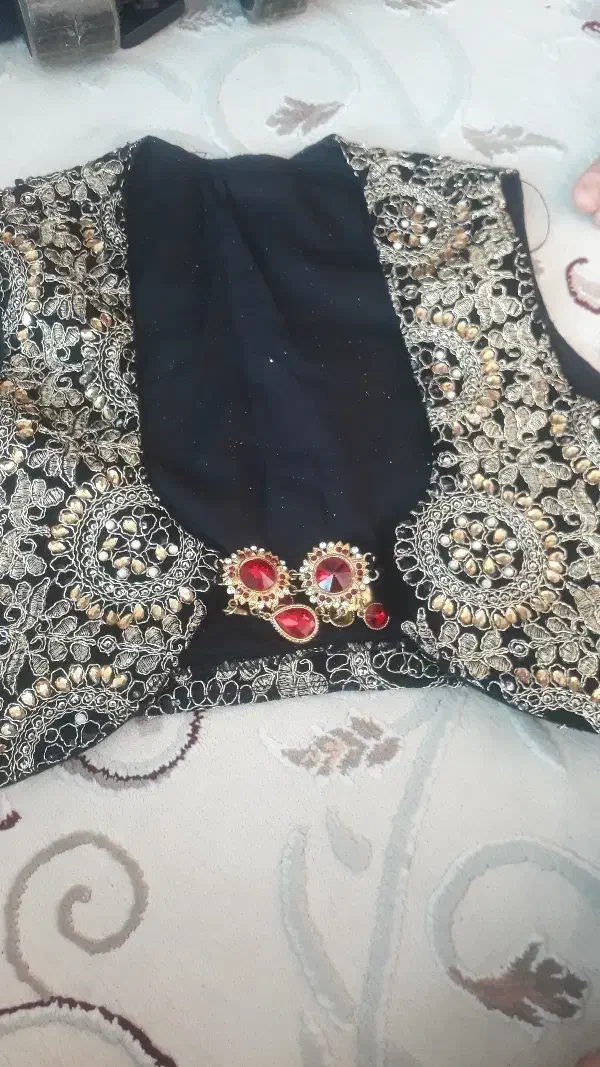 سخمه|لباس|سنقر, |دیوار