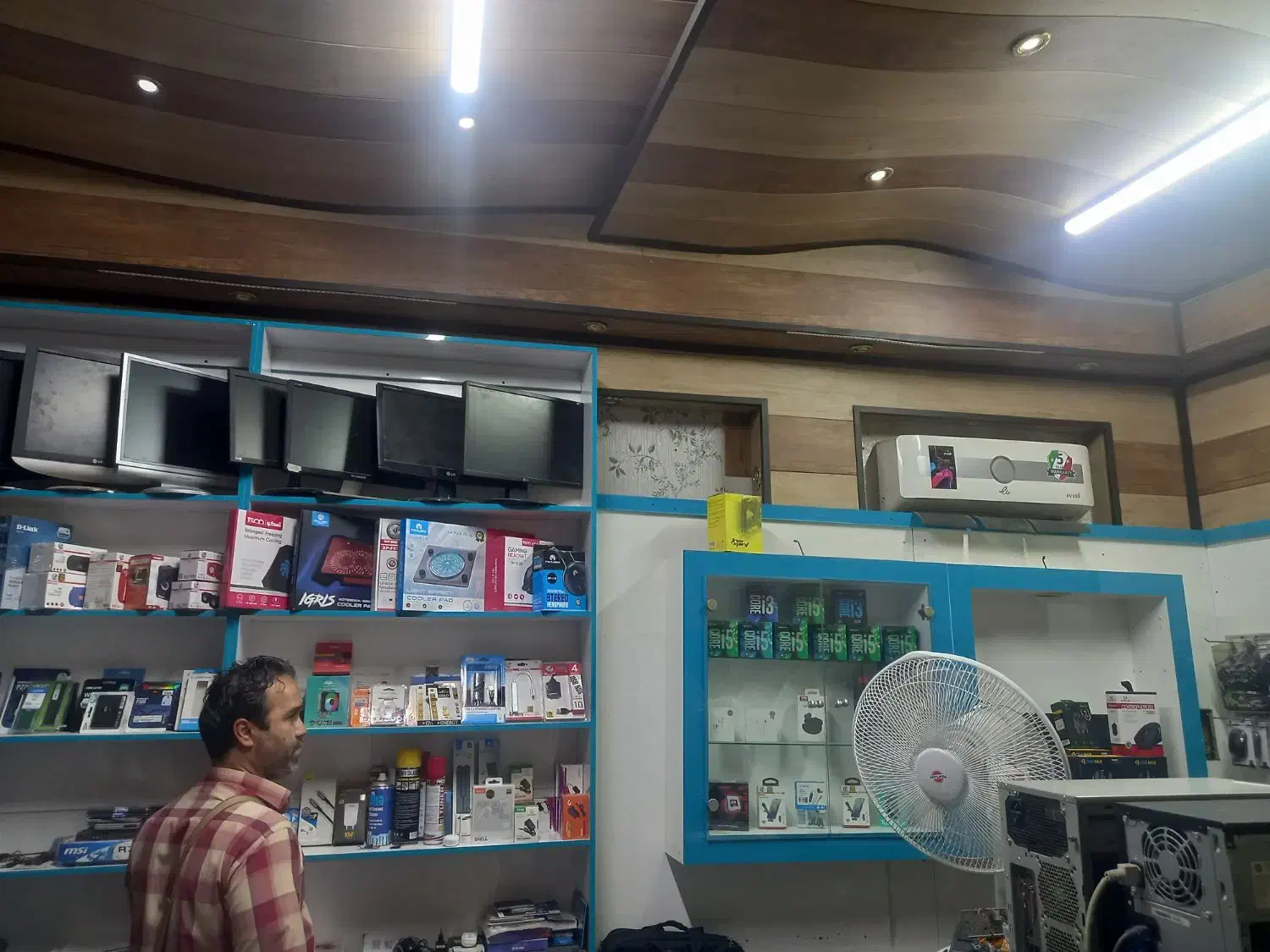 رهن و اجاره مغازه دونبش ۲۲متر برچهارمردان|اجارهٔ مغازه و غرفه|قم, چهار مردان|دیوار