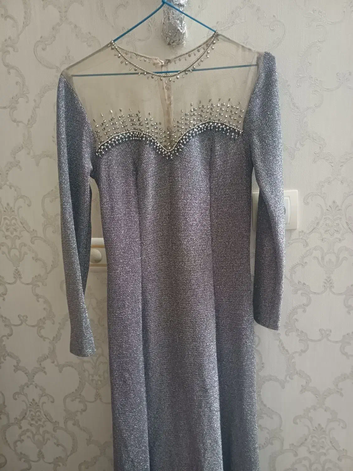 لباس مجلسی|لباس|کاشان, ولیعصر|دیوار