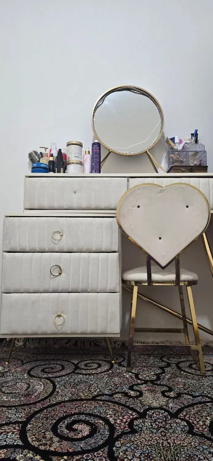 تخت خواب دونفره ومیزارایش|تخت و سرویس خواب|کرمانشاه, |دیوار