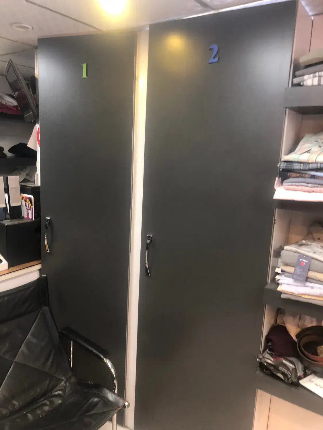 دکور مغازه لباس فروشی پوشاک فروش زیر قیمت توافقی|فروشگاه و مغازه|تهران, مدائن|دیوار