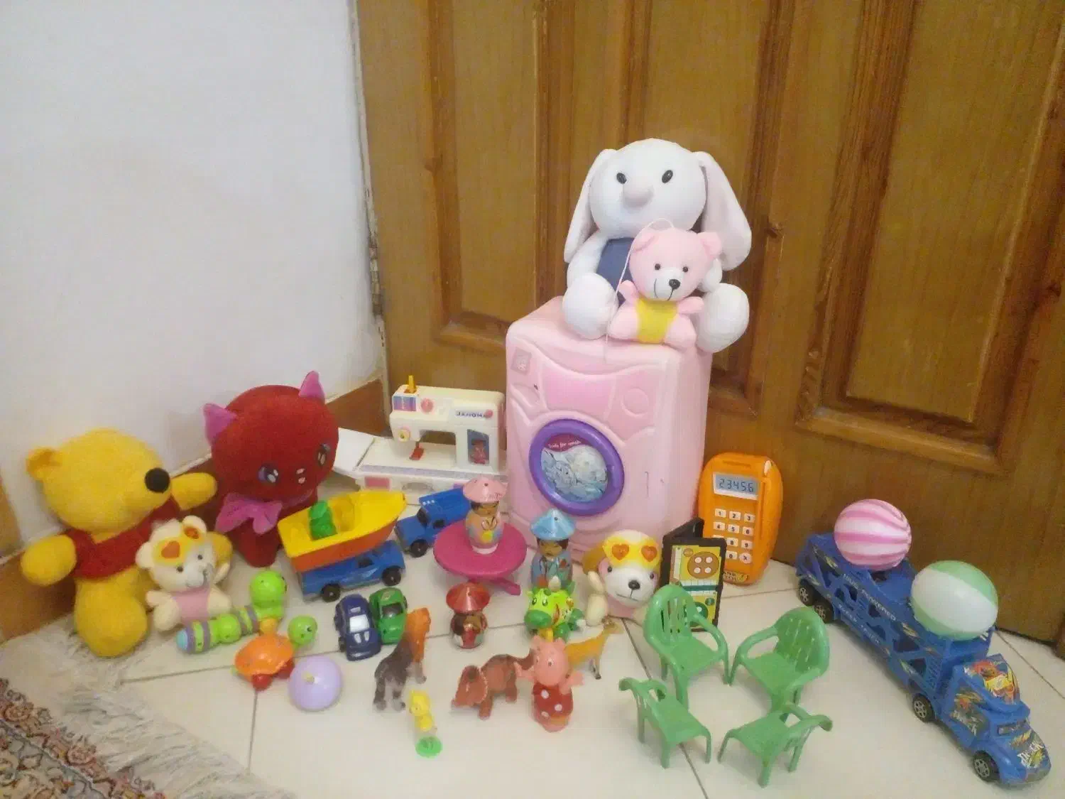 اسباب بازی بچه|اسباب‌بازی بچه|ساری, |دیوار