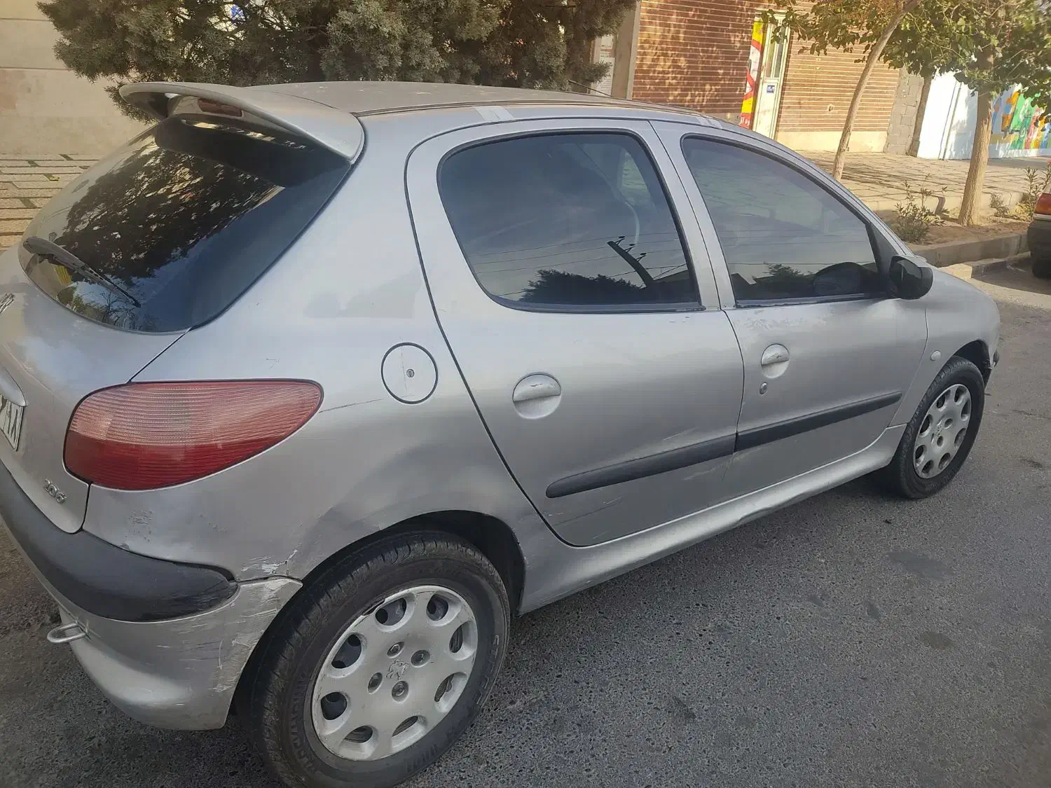 ۲۰۶ مدل ۸۳ رنگ نقره ای|خودرو سواری و وانت|پرند, فاز ۴|دیوار