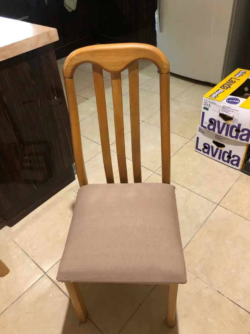 ۴ عدد صندلی چوبی کارکرده|صندلی و نیمکت|کیش, |دیوار