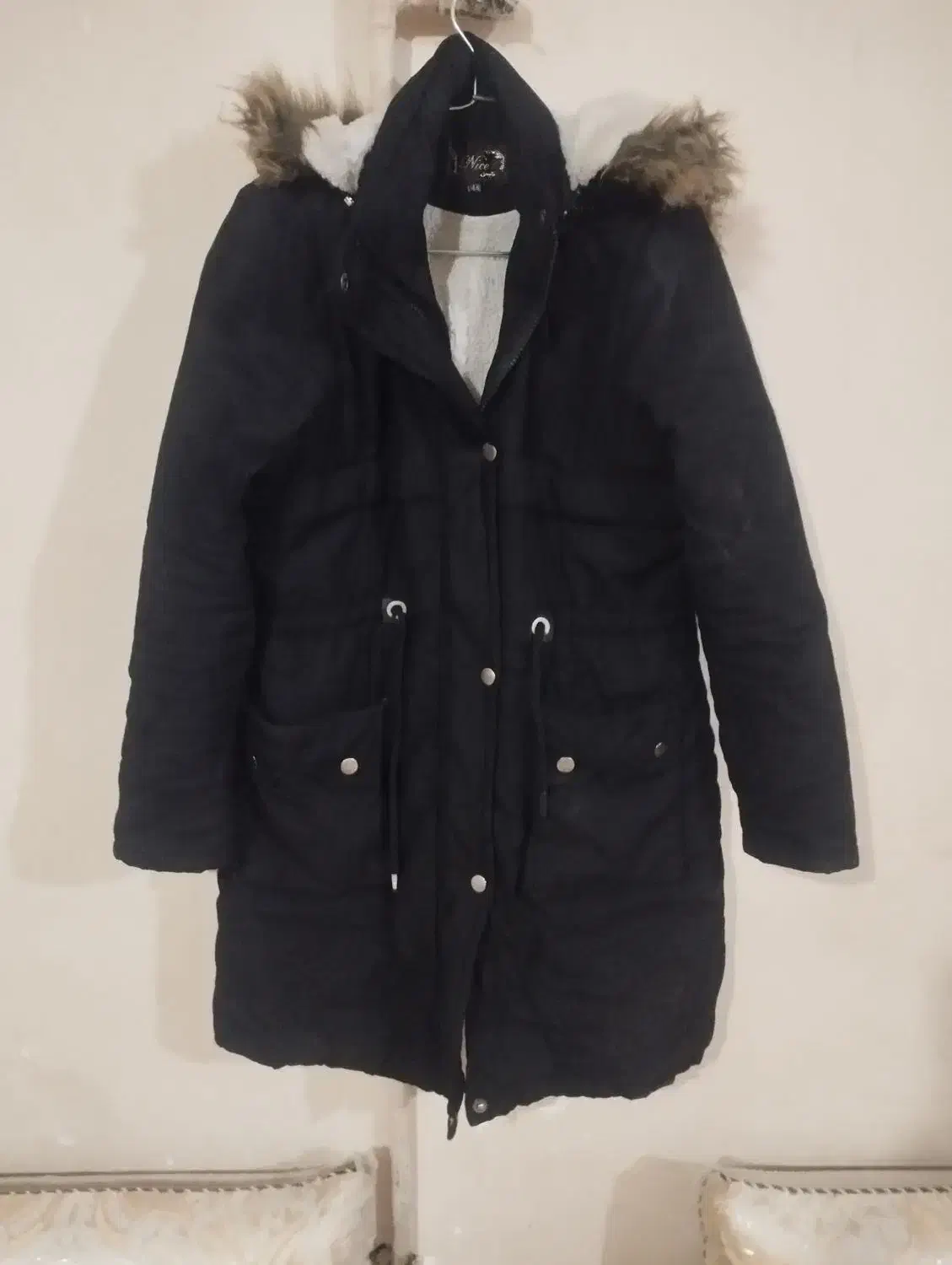 چند عدد پالتو و کاپشن|لباس|خوی, |دیوار