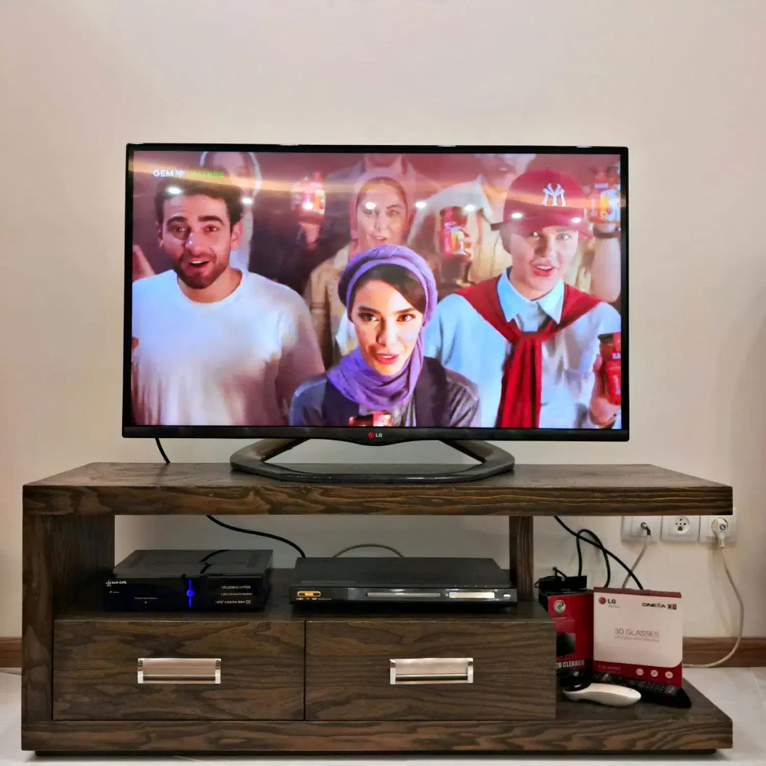 میزِ تلوزیون چوبی|میز تلویزیون|شیراز, شهرک برف فروشان|دیوار