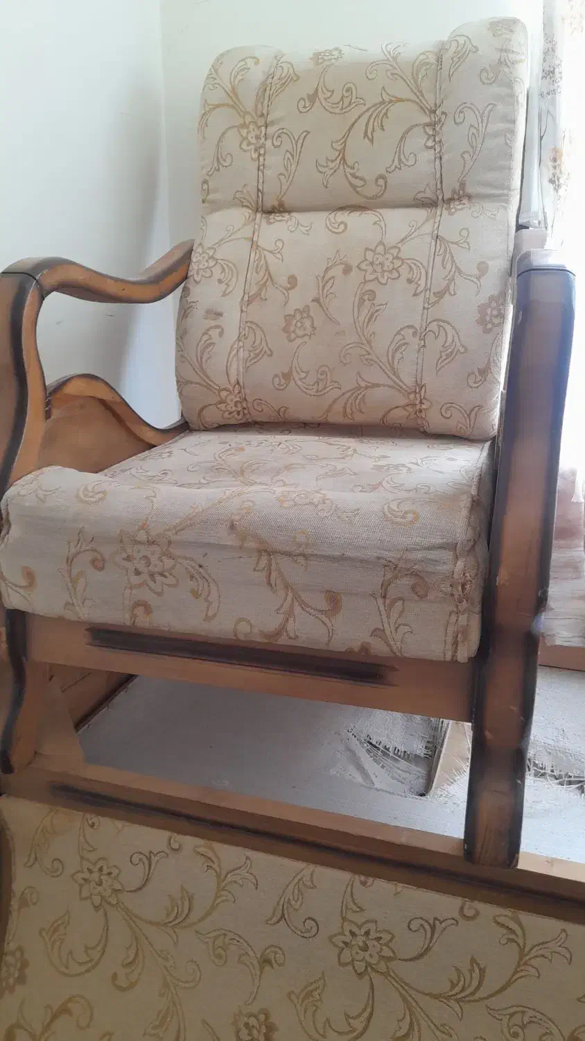 مبل ۷ نفره دسته چوبی|مبلمان خانگی و میز عسلی|زرقان, |دیوار