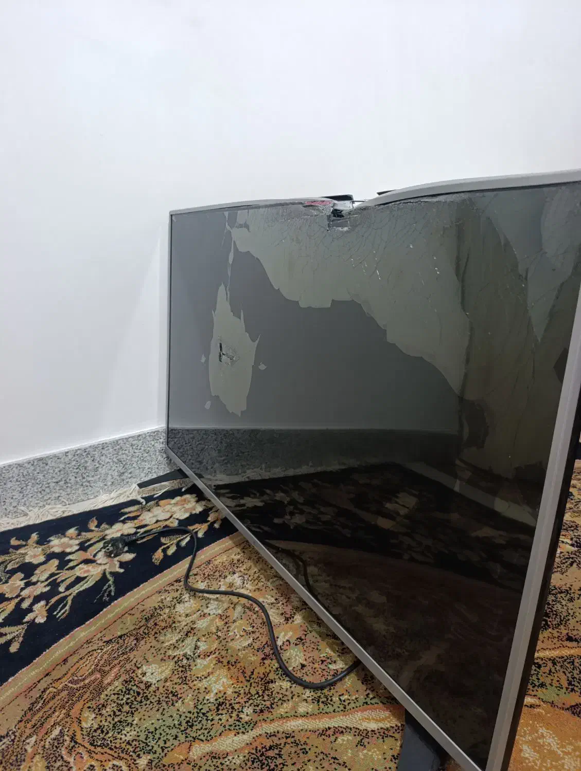 تلویزیون ال جی۴۳اینچ نیاز به تعمیر داره|تلویزیون و پروژکتور|نورآباد, |دیوار