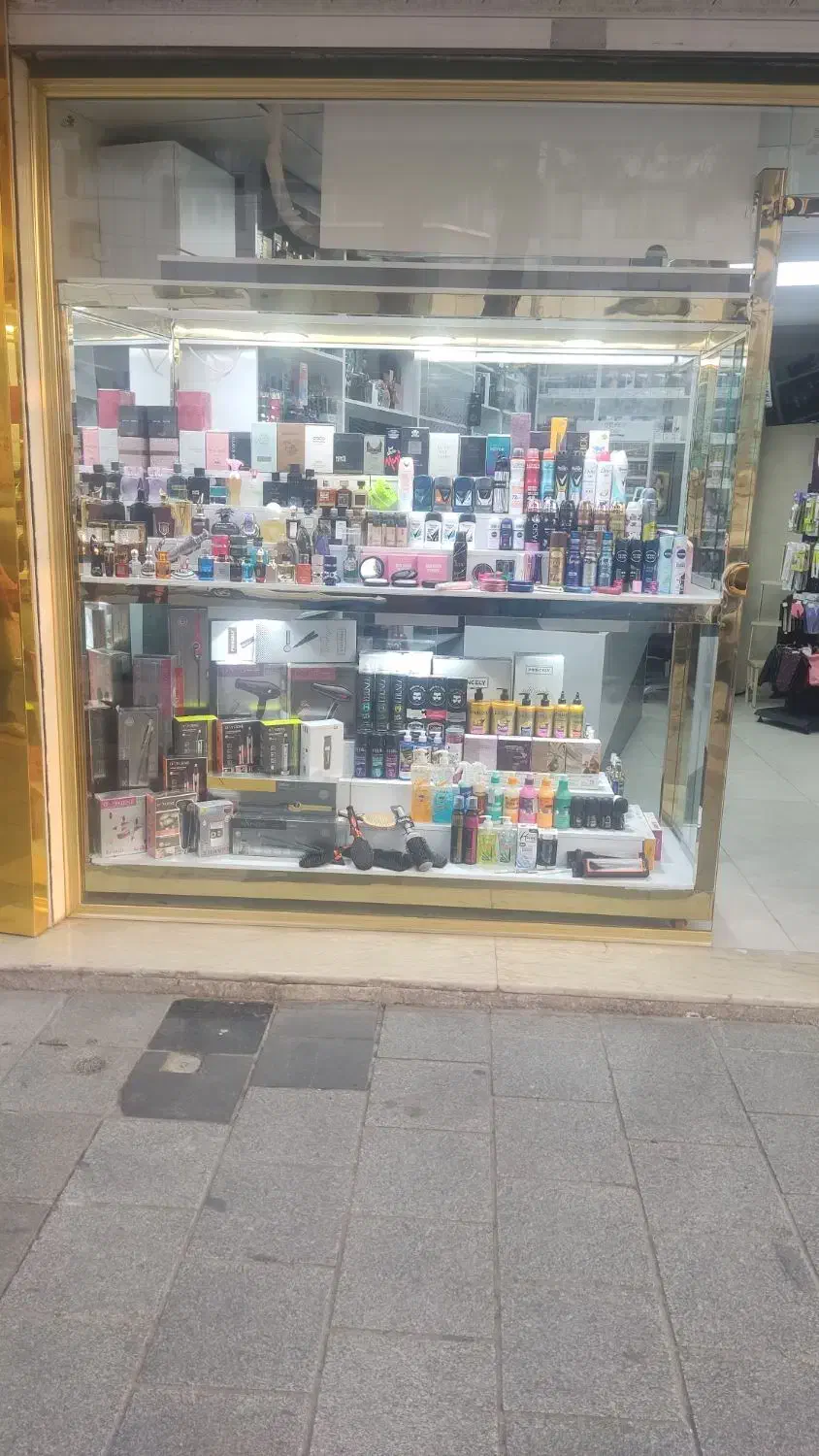 فروشنده خانم واقا|استخدام بازاریابی و فروش|ارومیه, |دیوار