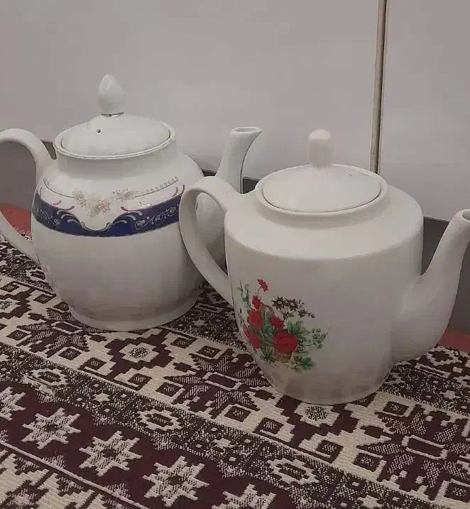 دو عدد قوری سالم|قوری، کتری، قهوهساز دستی|مهاباد (آذربایجان غربی), |دیوار