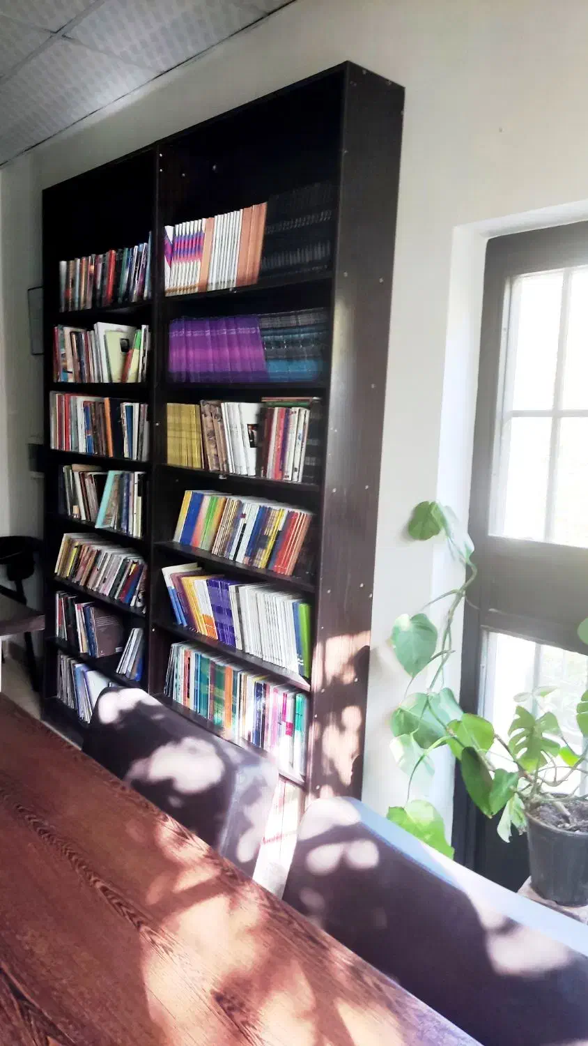 پنج عدد کتابخانه زیبا با کتاب مناسب کافه کتاب|کتابخانه، شلف، قفسه‌های دیواری|تهران, شهرک چیتگر|دیوار