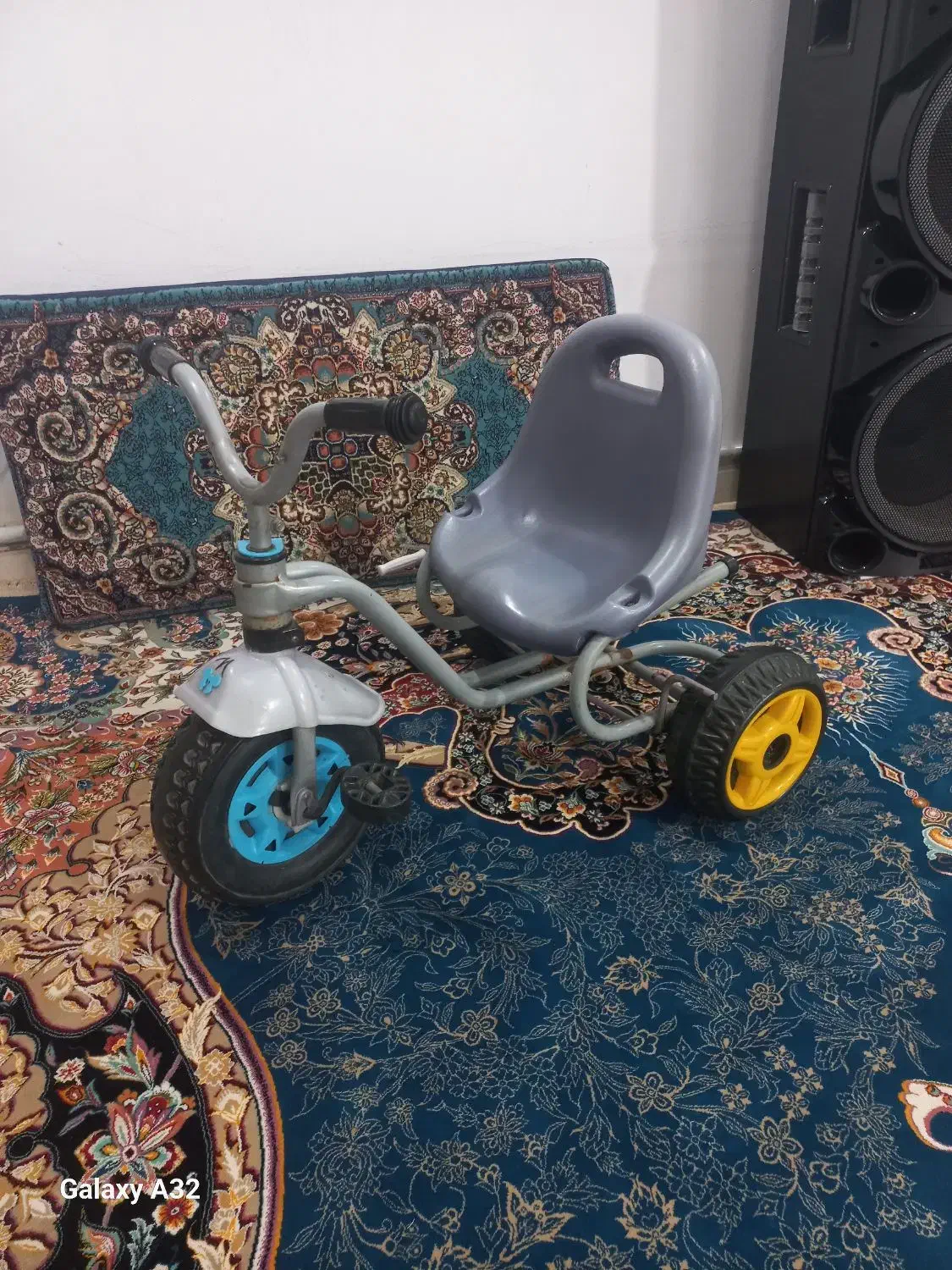 سه چرخه|اسباب‌بازی بچه|محمدشهر, علی آباد گونه|دیوار