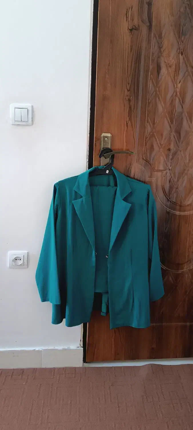 کت ودامن|لباس|کنگاور, |دیوار