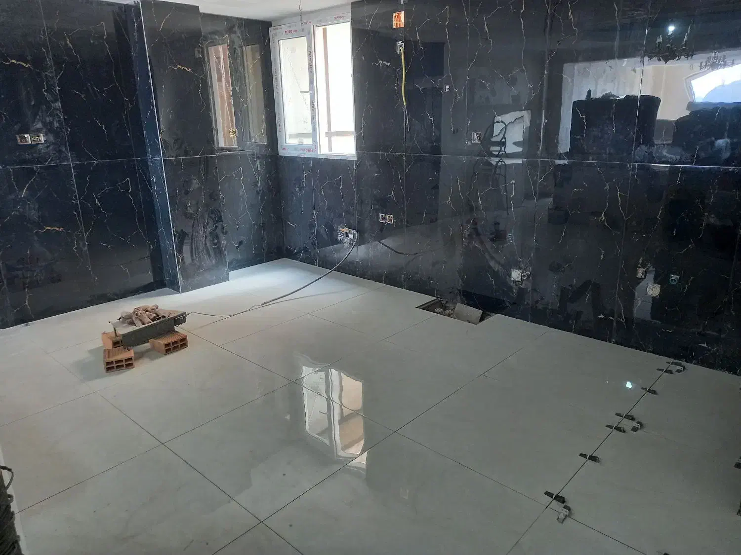 کاشی و سرامیک کاری|خدمات پیشه و مهارت|هشتگرد, فاز ۲ مهستان|دیوار