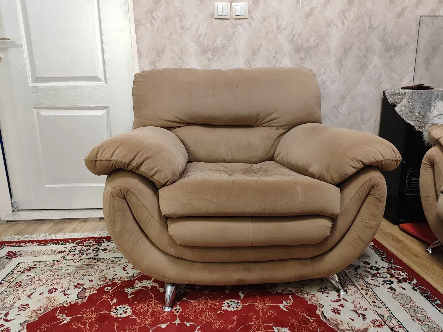 مبل نیاز به تعمیر|مبلمان خانگی و میز عسلی|چمران, |دیوار