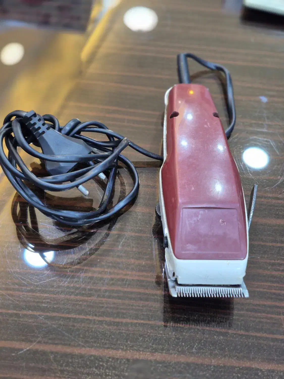 ریش تراش|آرایشی، بهداشتی، درمانی|میانه, |دیوار