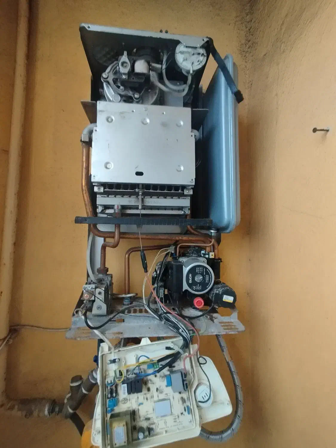 تعمیرات تخصصی انواع پکیج|خدمات پیشه و مهارت|رشت, استقامت ۱|دیوار