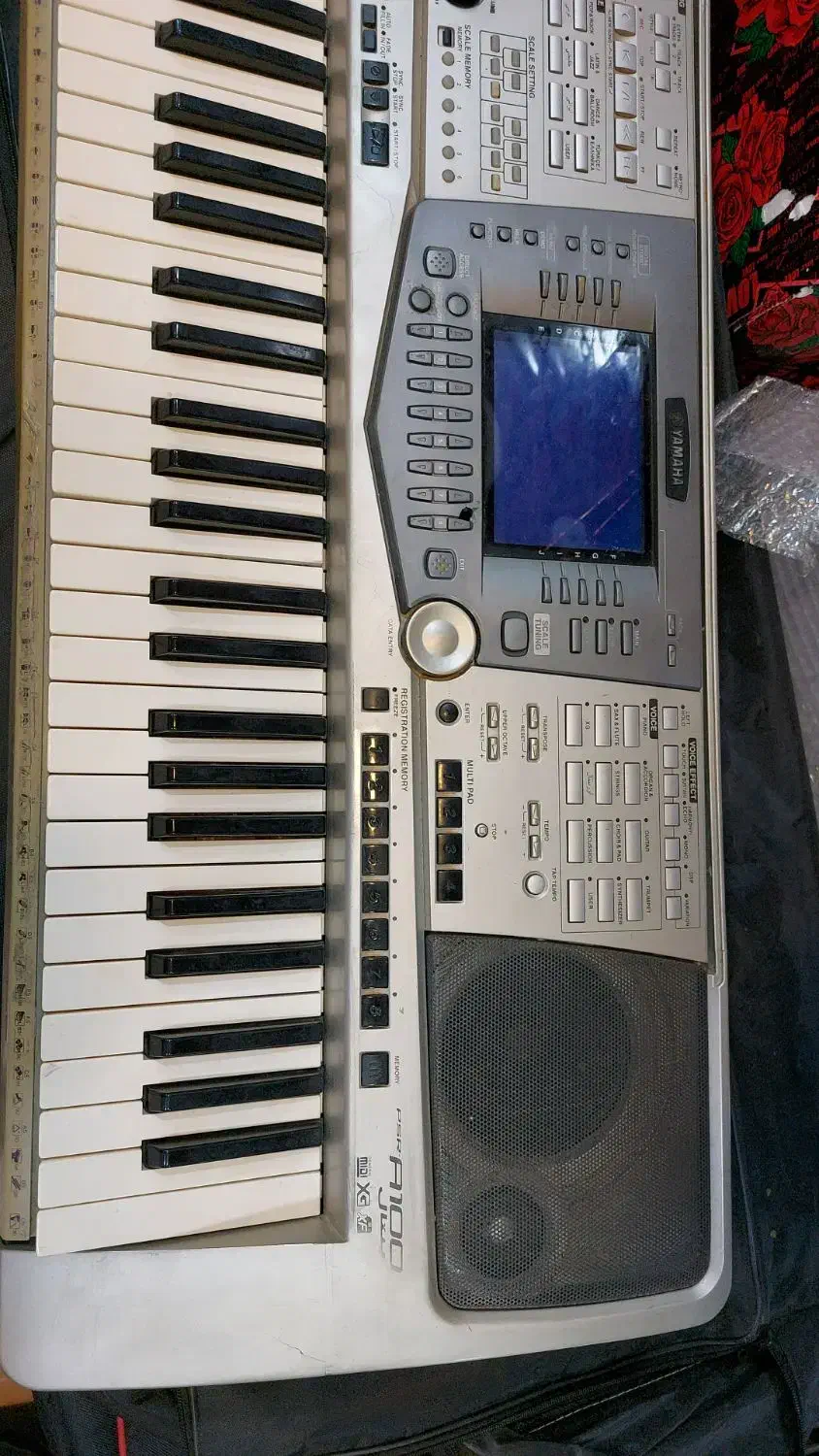 yamaha1000|پیانو، کیبورد، آکاردئون|بستک, |دیوار