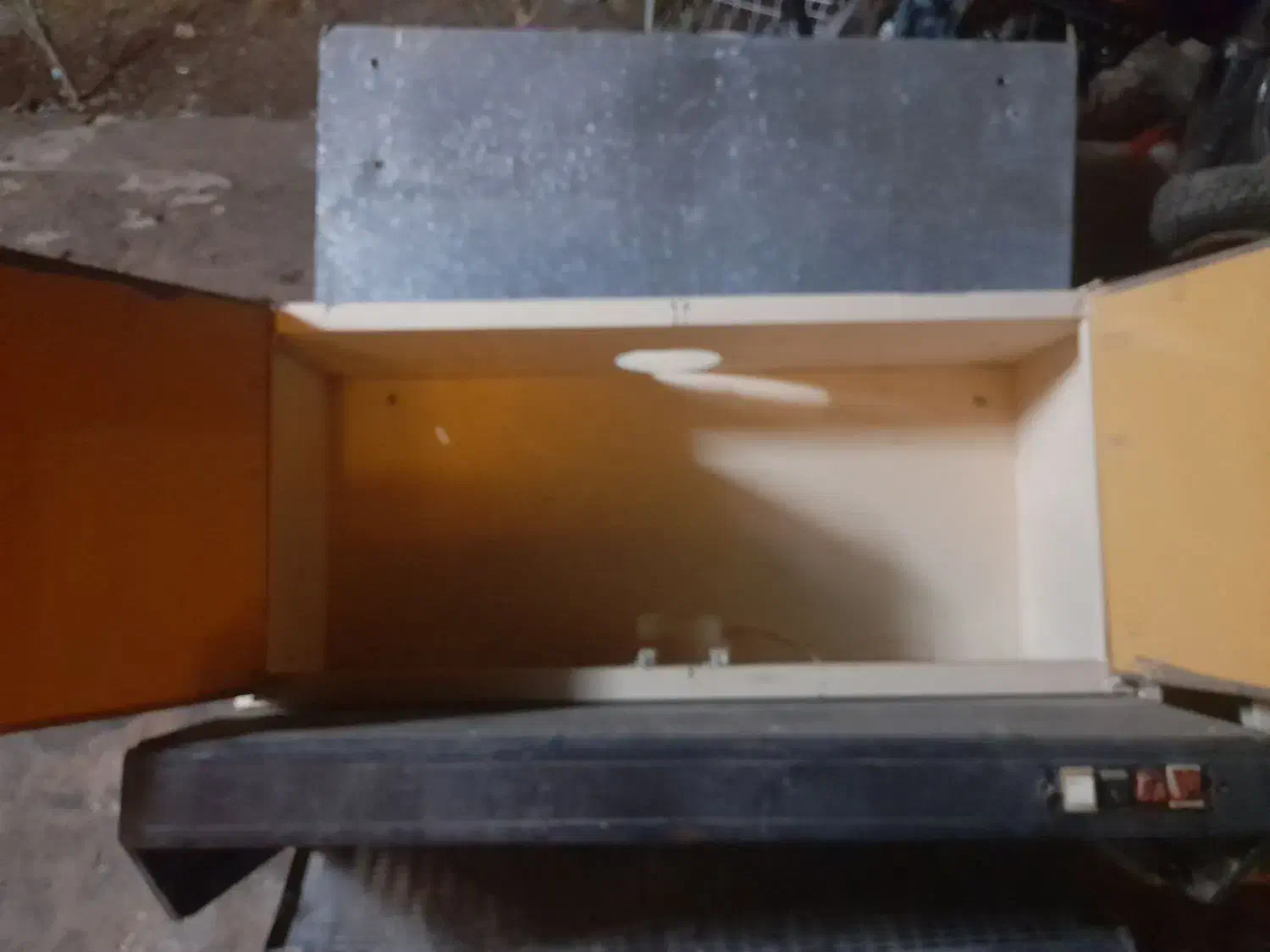 فروش یک هود با کابینت یک کابینت آب چک با ابچکش|هود|بم, |دیوار