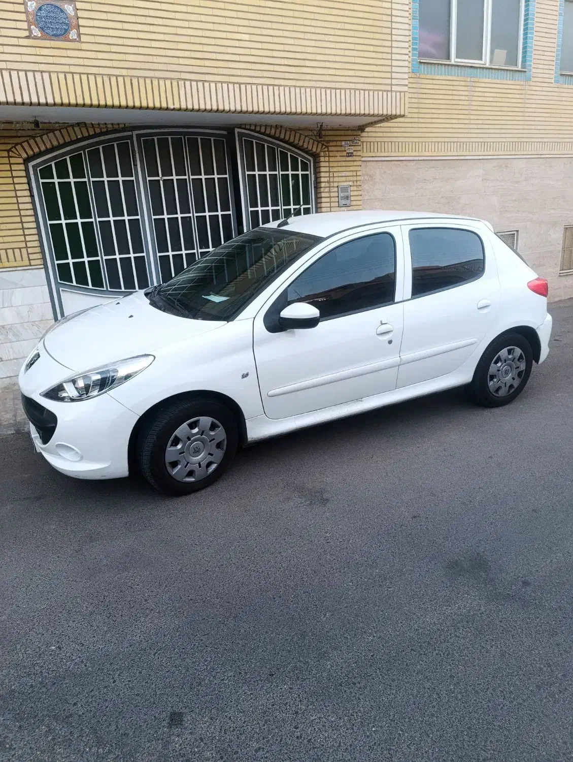 پژو ۲۰۷ سقف فلز برقی|خودرو سواری و وانت|قم, زنبیل آباد|دیوار